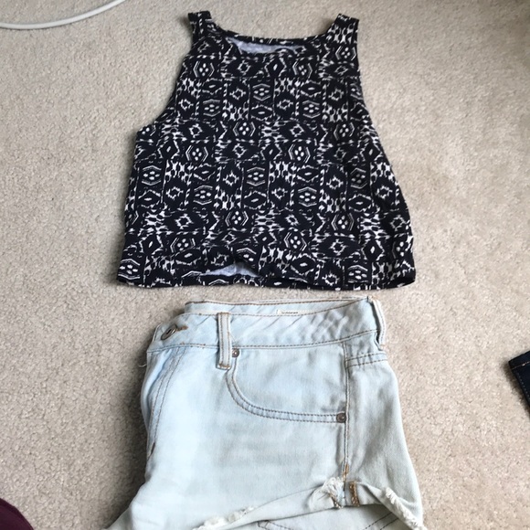 Crop top - Picture 2 of 2